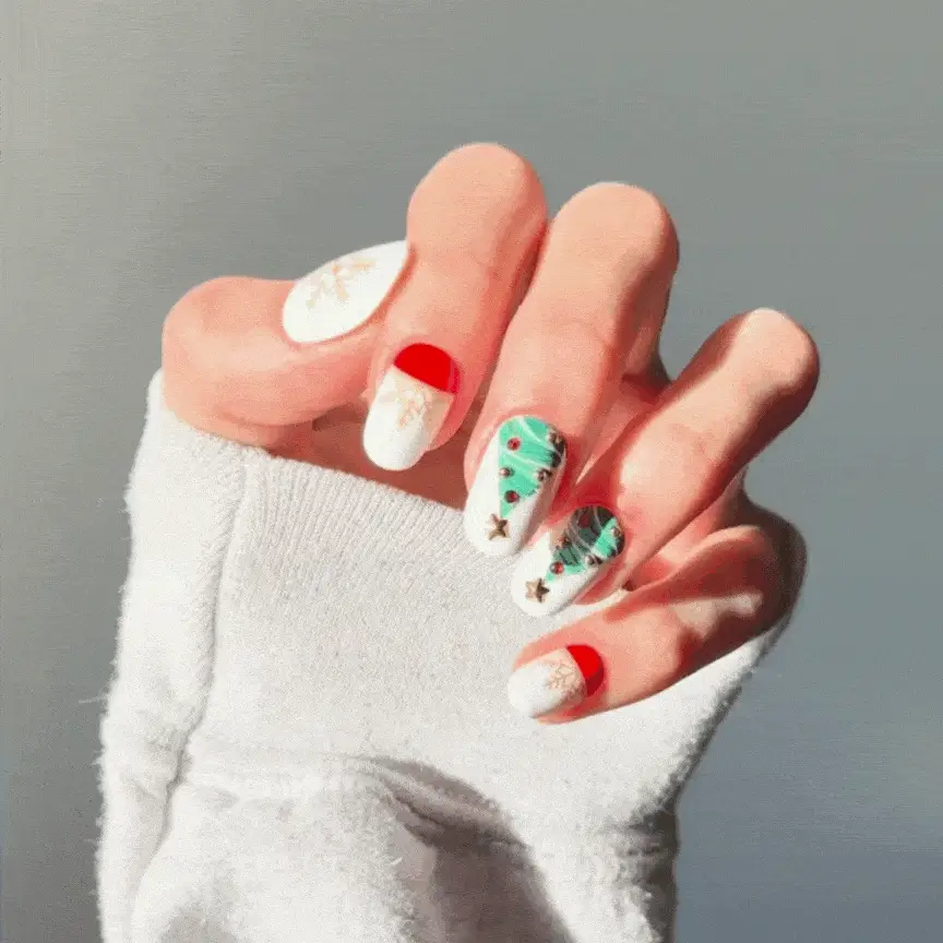 Xmas Cheer - Oval Sustainable Nails - Image 2